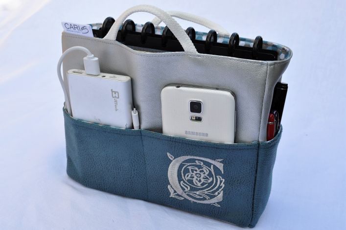 CARIS Nähwerkstatt - Personalisierter Taschen-Organizer mit individueller Stickerei