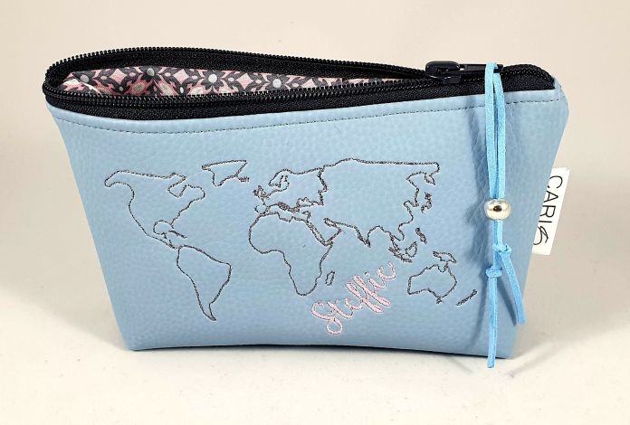 CARIS Taschen - personalisierte Schminktasche mit Weltkarte und Namen