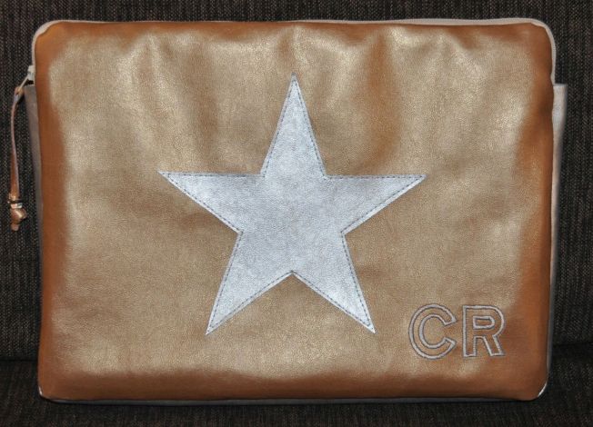 CARIS-Taschen - Laptop-Tasche mit Aplikation und Initialen - Kunstleder in gold und silber