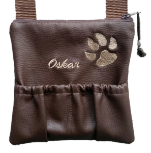 CARIS Nähwerkstatt - Tasche für den Hundesparziergang mit Stickerei